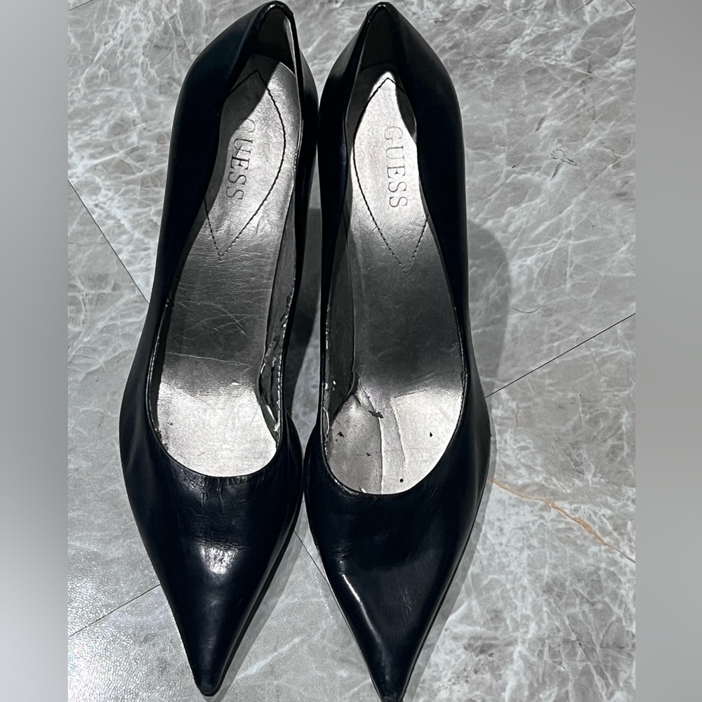 Guess Vintage Y2K Black Point Toe Heels Size 8
